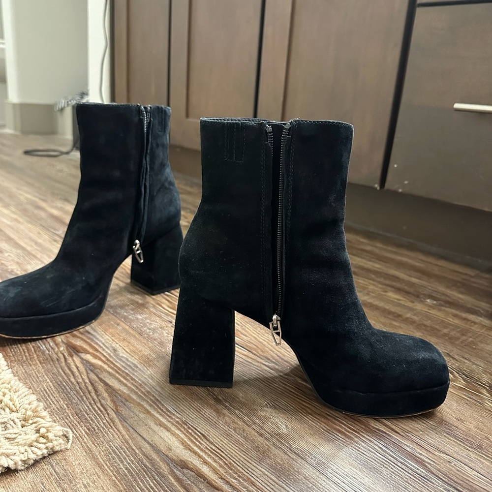Dolce Vita Black Heeled Ankle Boots - Picture 4 of 6